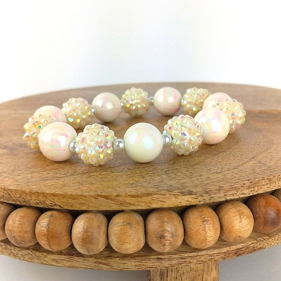 Pearlescant Beaded Bracelet - Picture 4 of 4